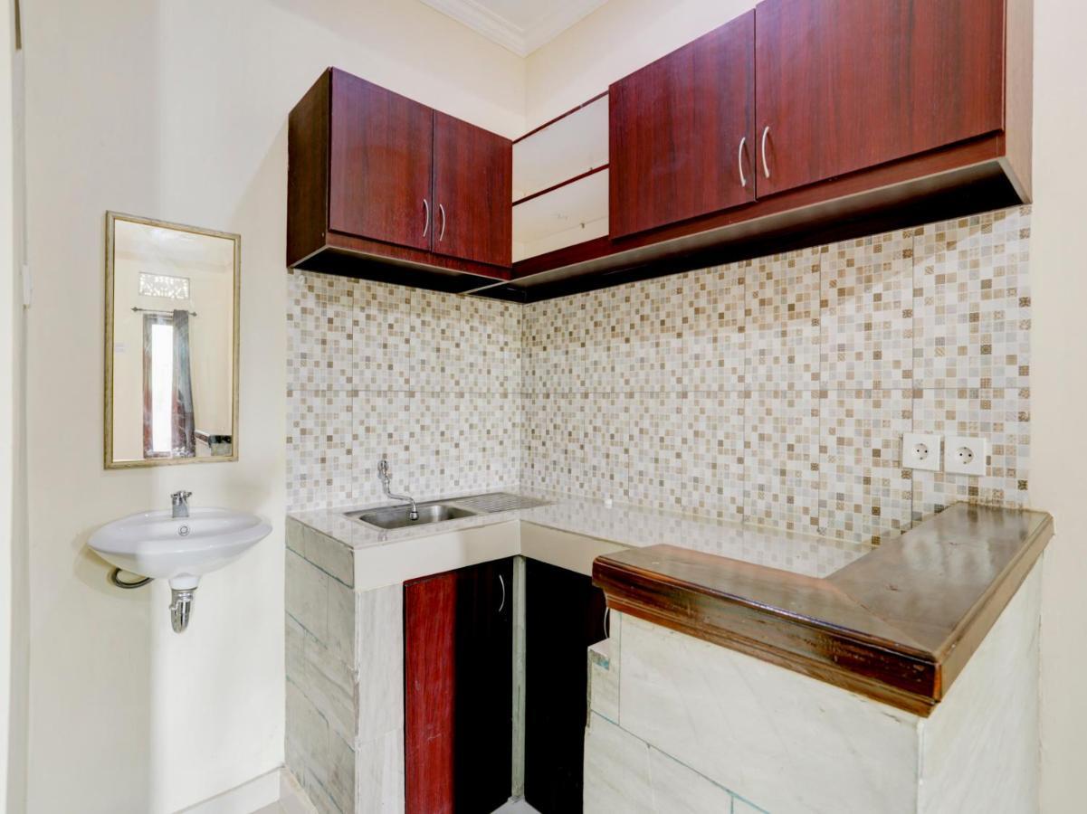 Oyo 90711 Blembong Homestay Jimbaran Exterior foto